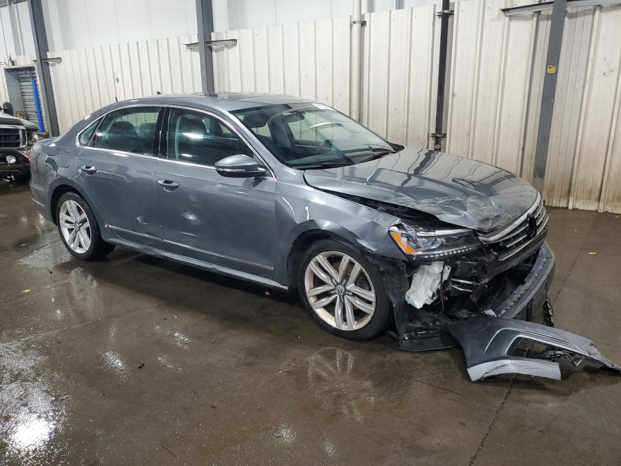 2017 VOLKSWAGEN Passat