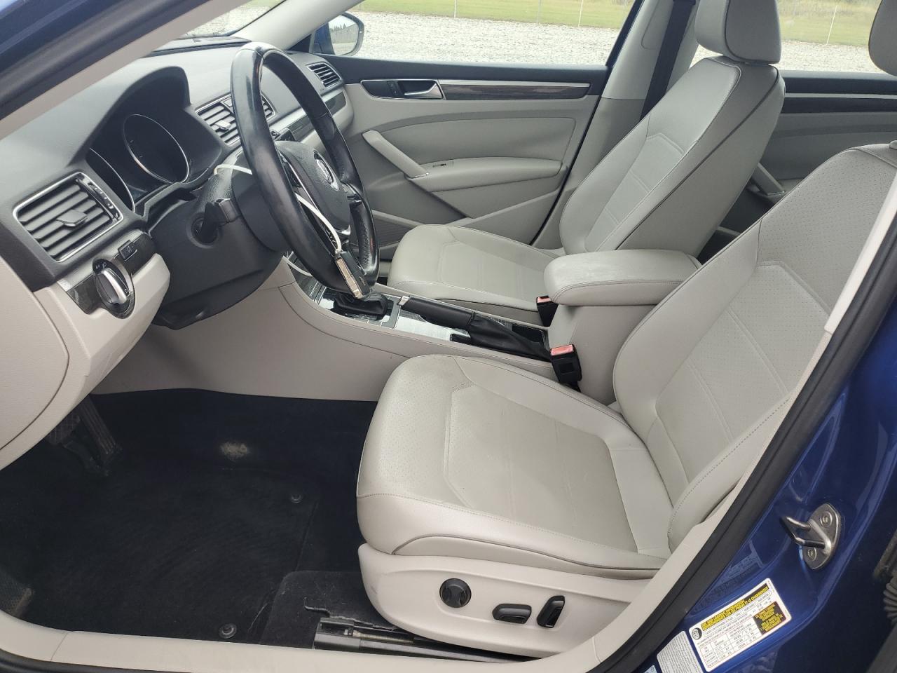 2016 VOLKSWAGEN Passat
