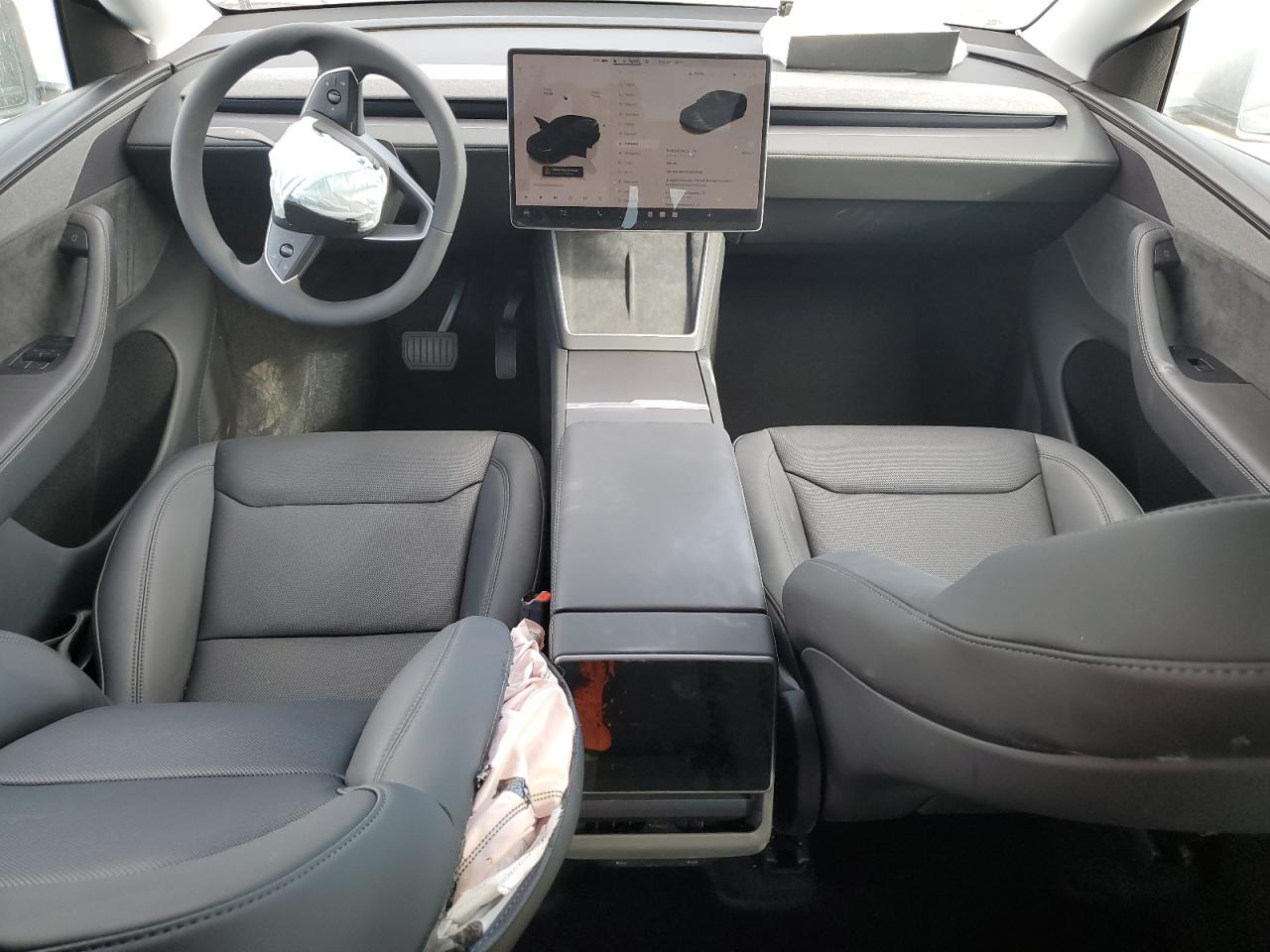 2026 TESLA MODEL Y