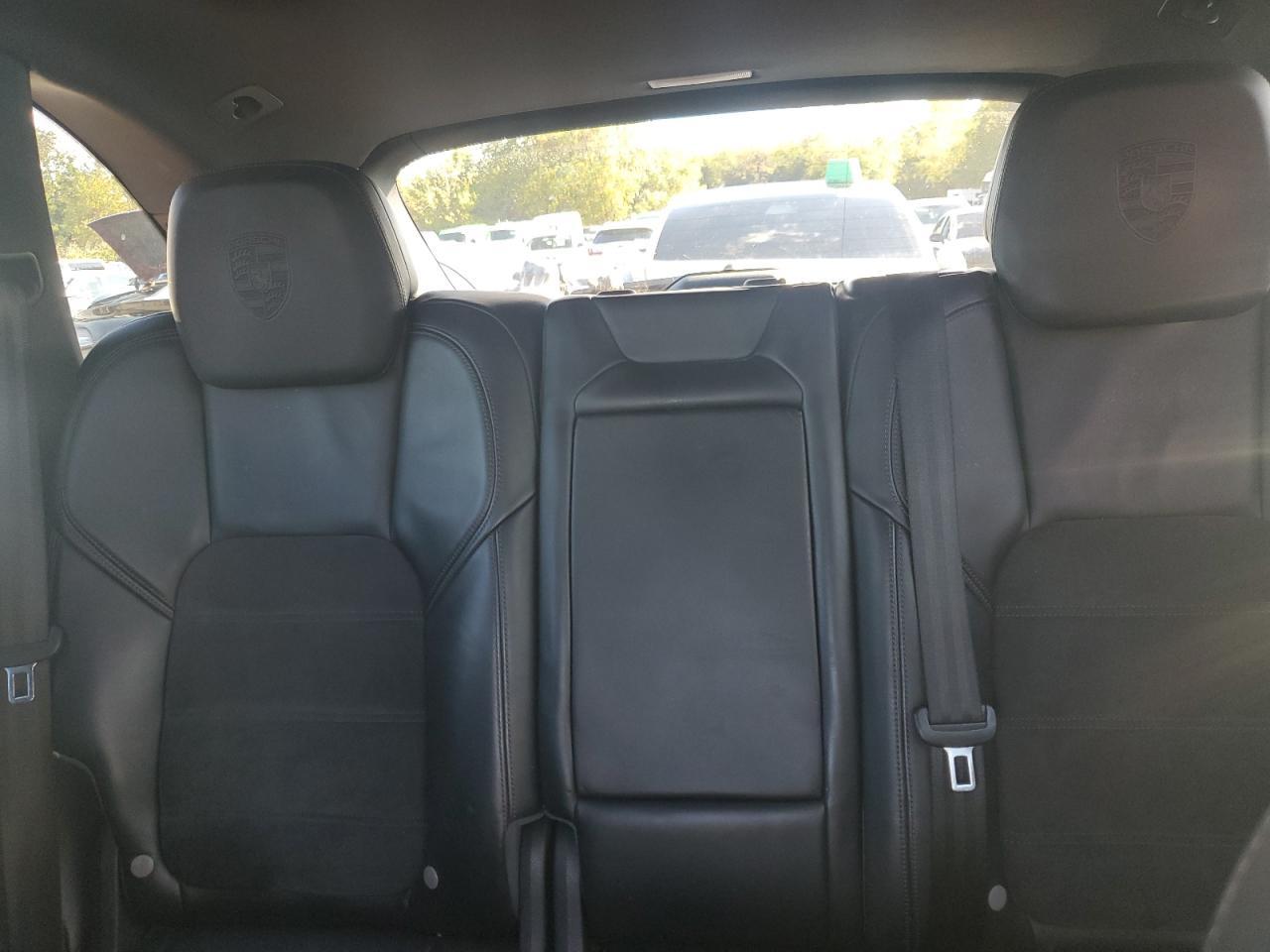 2017 PORSCHE CAYENNE