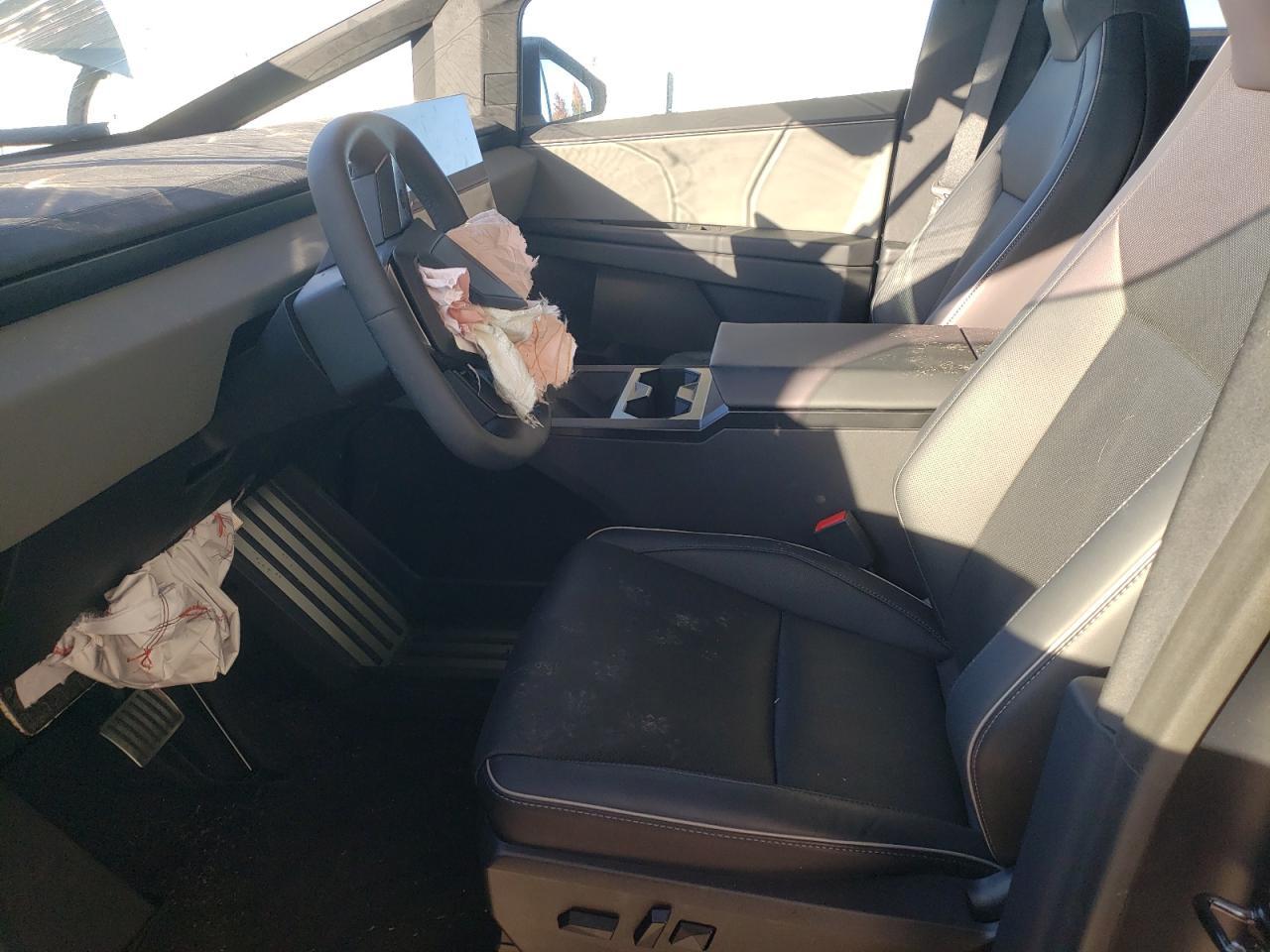 2024 TESLA Cybertruck