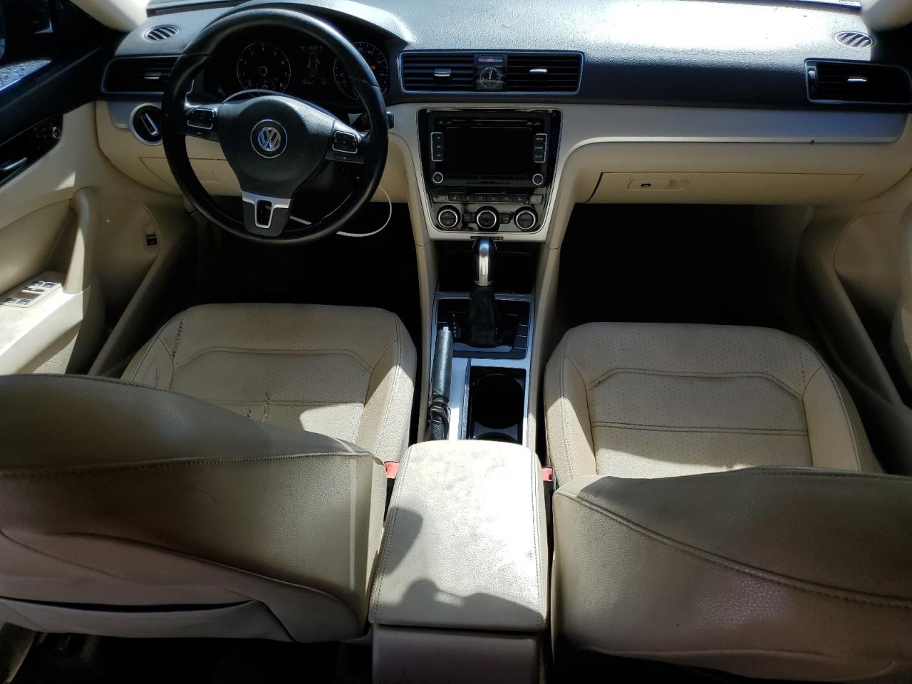 2012 VOLKSWAGEN Passat