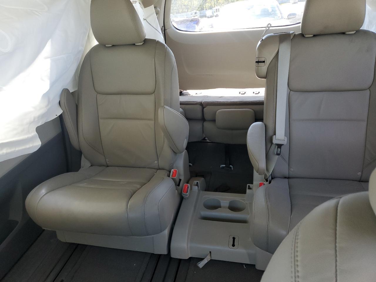 2016 TOYOTA SIENNA