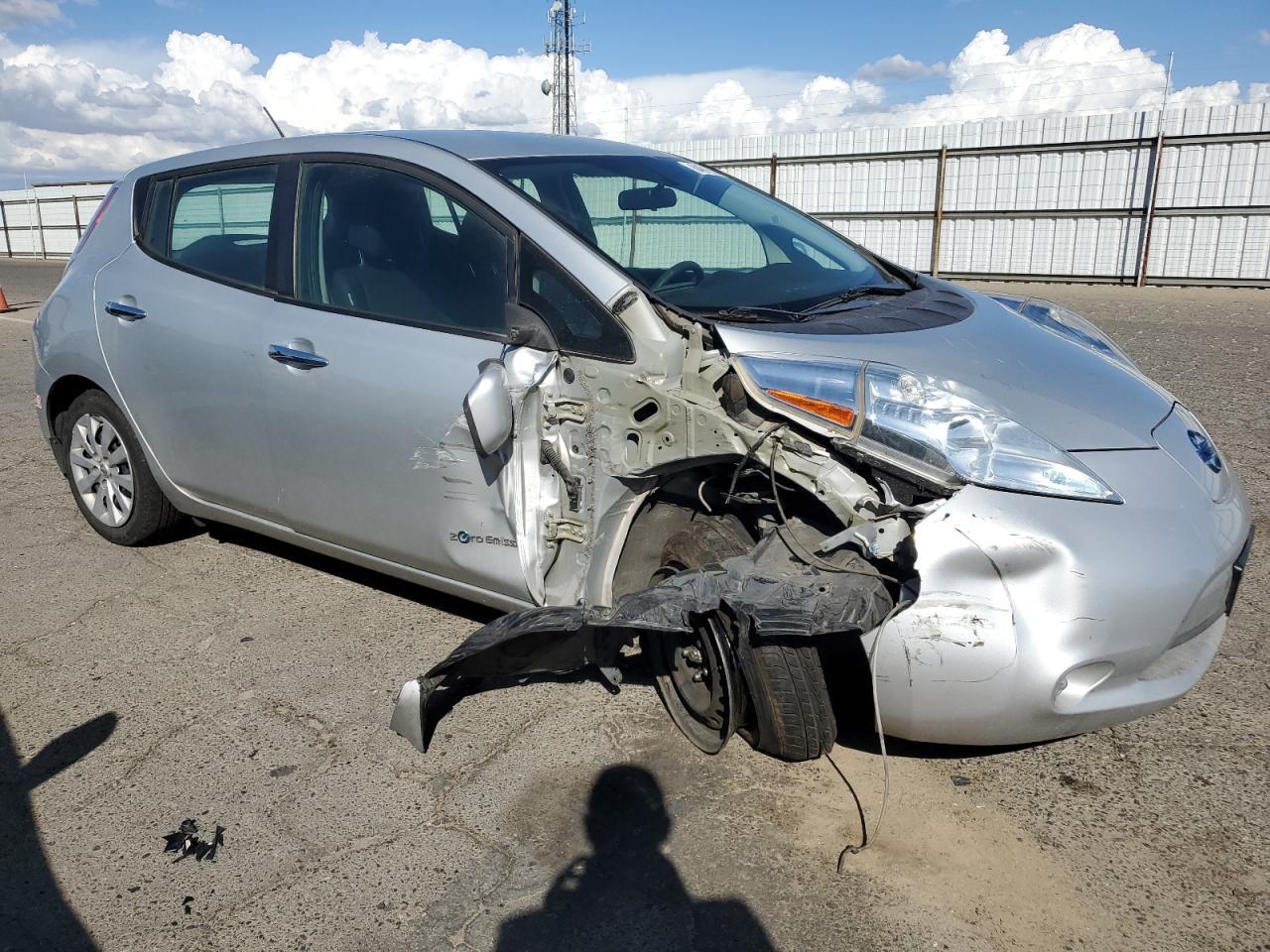 2017 NISSAN LEAF