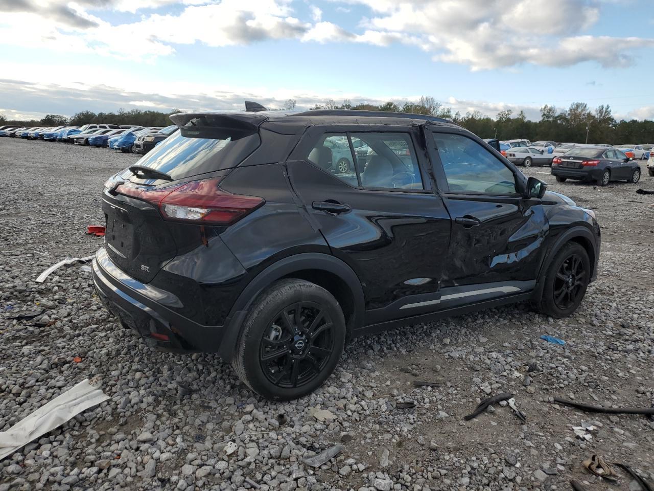 2024 NISSAN KICKS