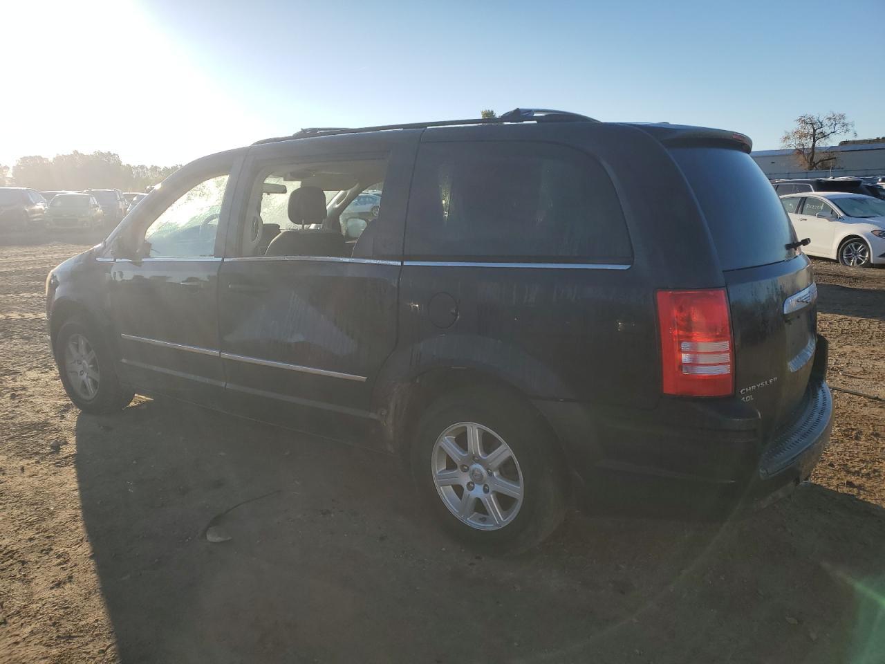 2010 CHRYSLER Town & Country