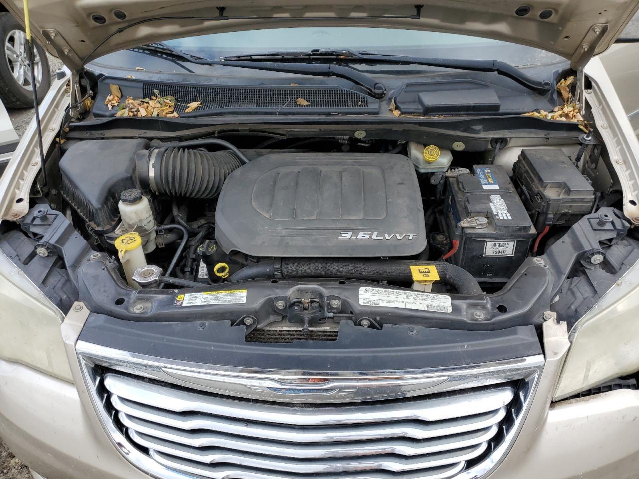 2012 CHRYSLER Town & Country