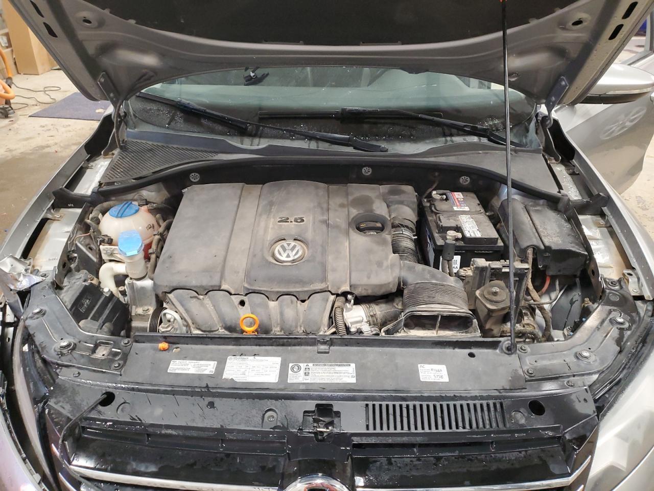 2012 VOLKSWAGEN Passat