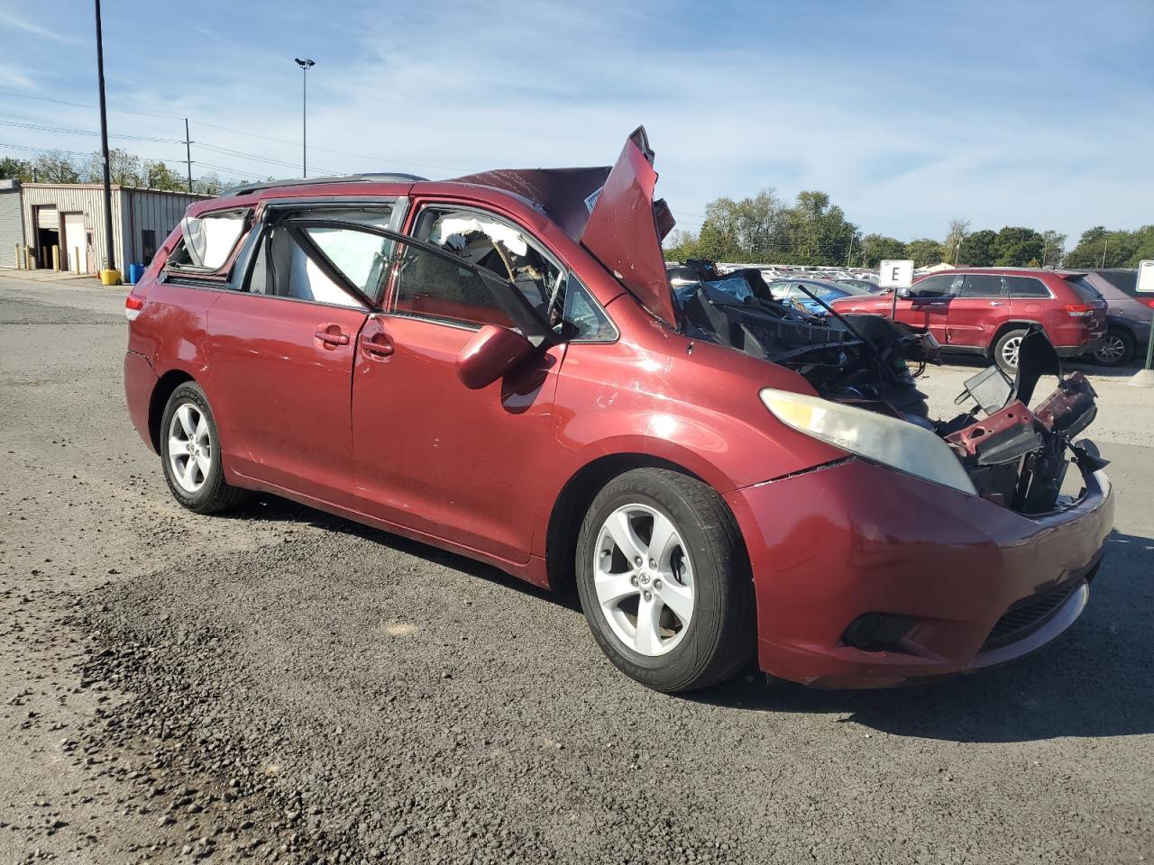 2011 TOYOTA SIENNA