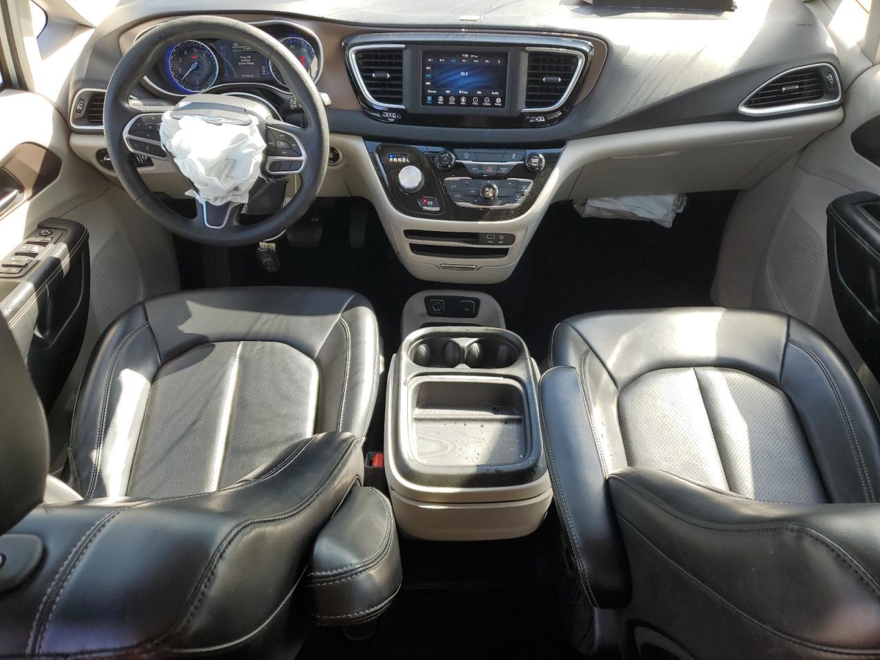 2020 CHRYSLER Voyager