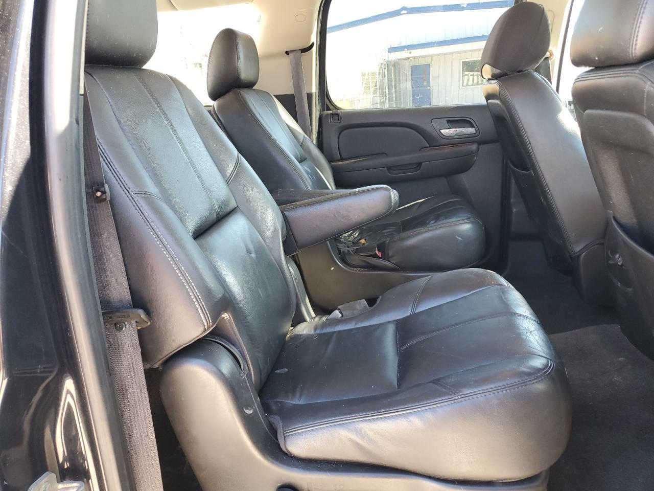 2011 CHEVROLET Suburban