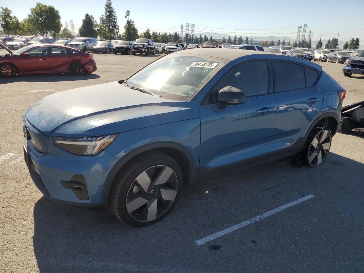 2023 VOLVO C40