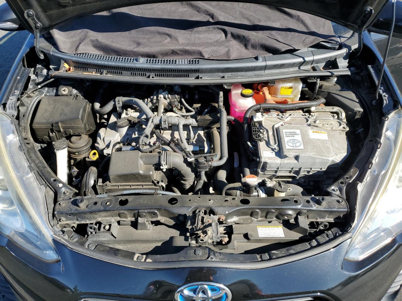 2016 TOYOTA Prius c