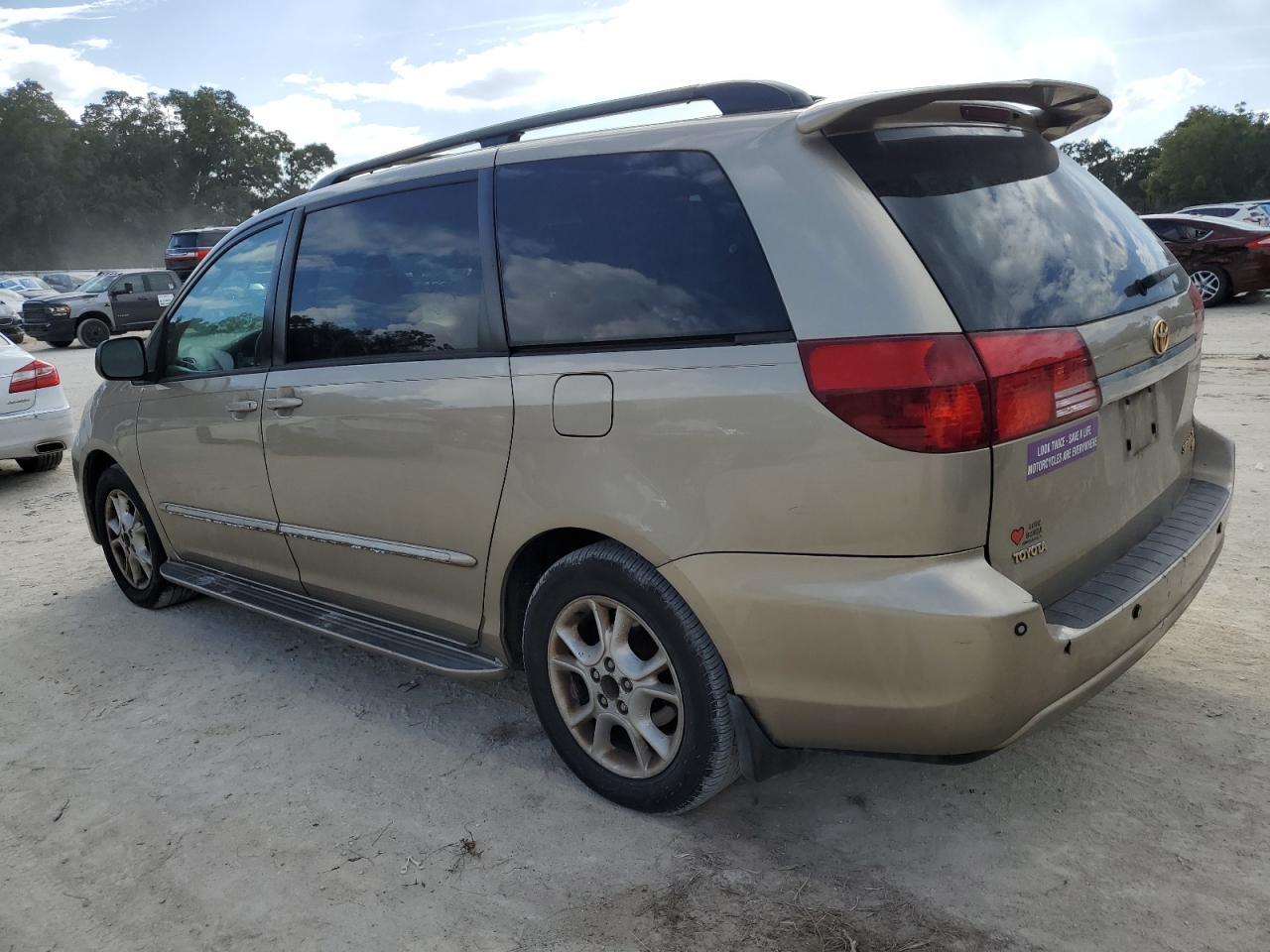 2004 TOYOTA SIENNA