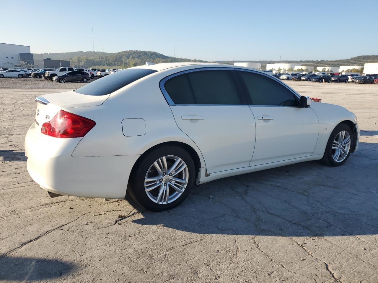 2015 INFINITI Q40