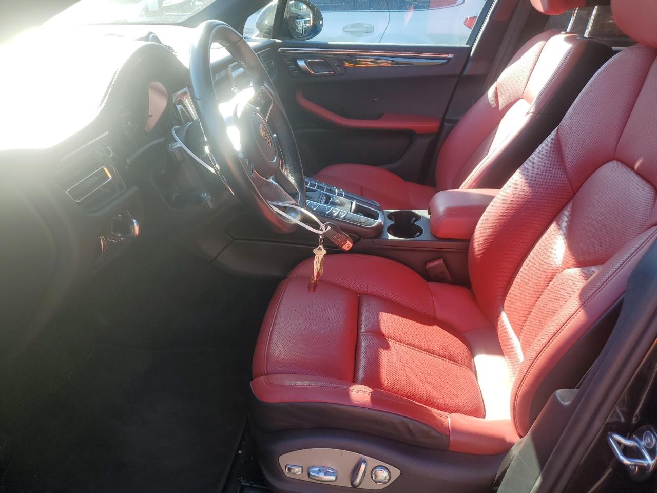 2021 PORSCHE Macan