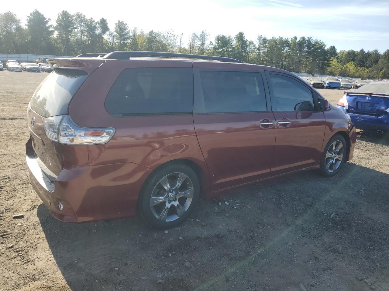 2015 TOYOTA SIENNA