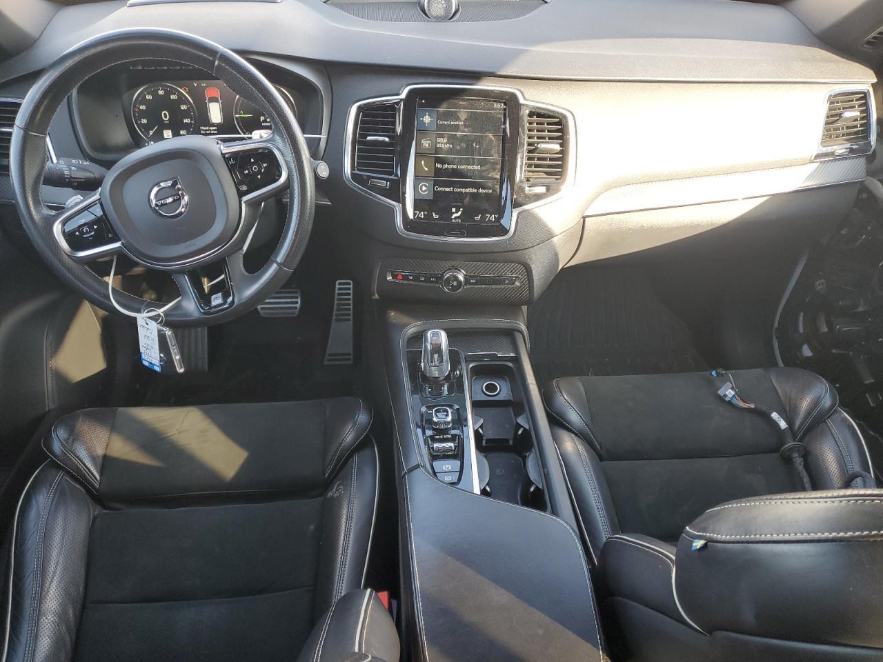 2017 VOLVO XC90