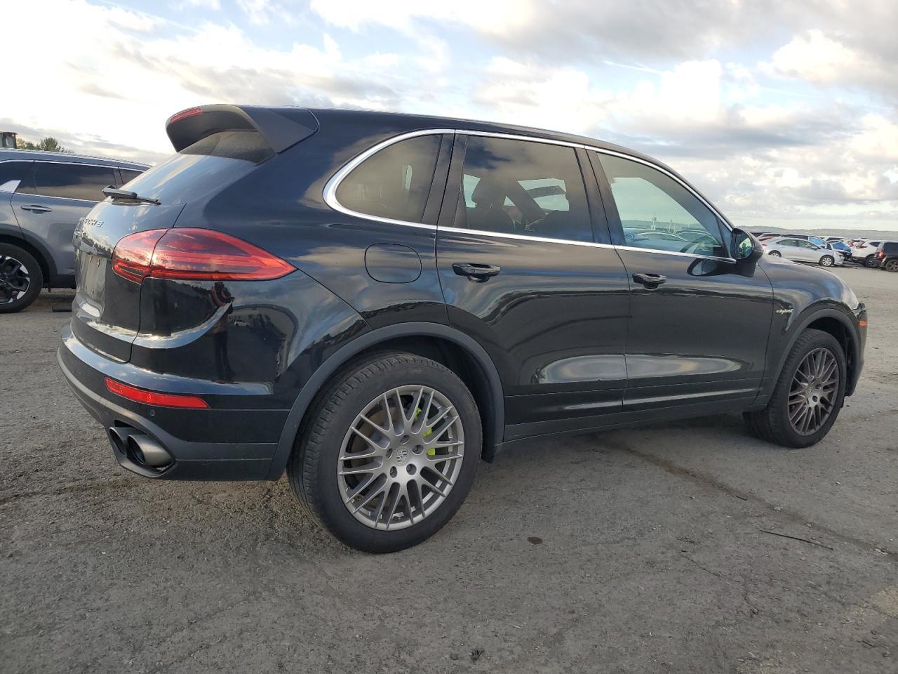 2015 PORSCHE CAYENNE
