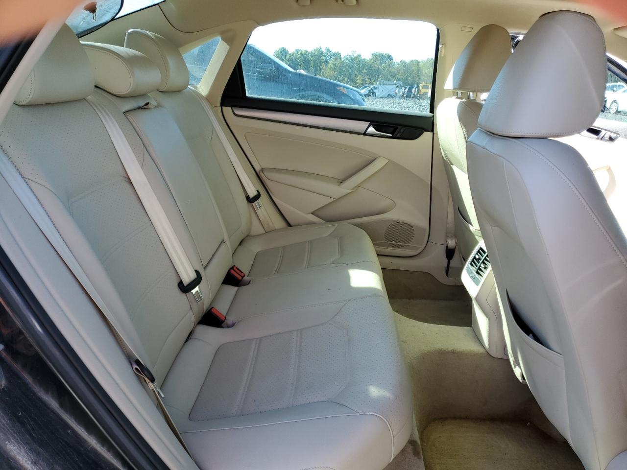 2015 VOLKSWAGEN Passat