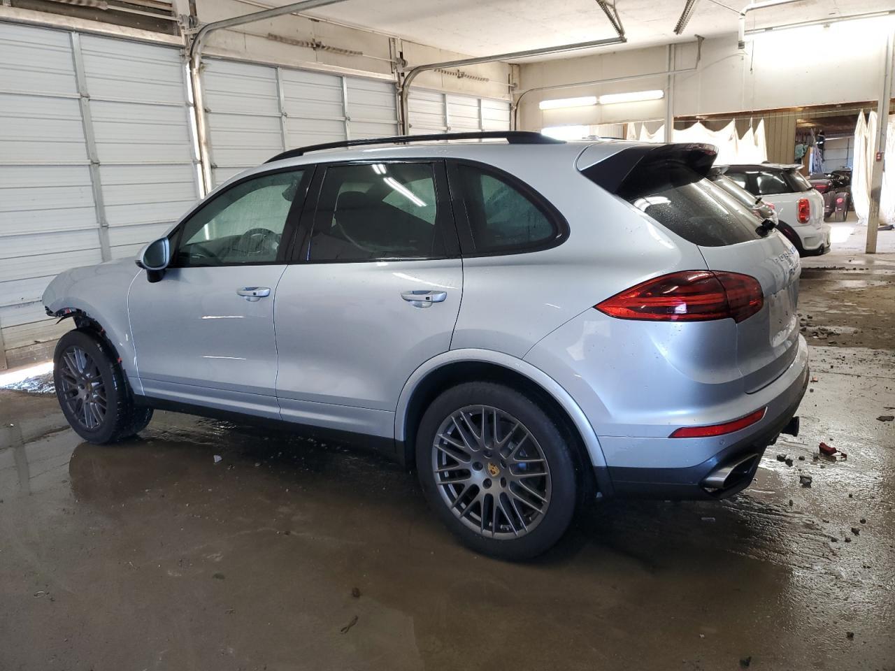 2017 PORSCHE CAYENNE