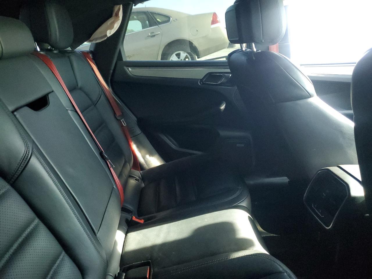 2020 PORSCHE Macan