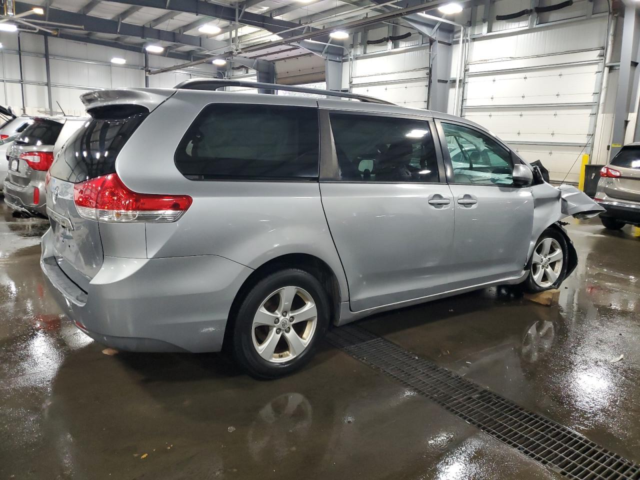 2013 TOYOTA SIENNA