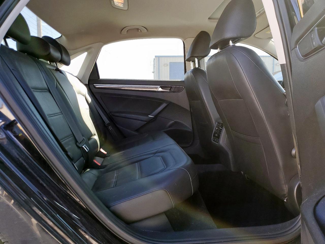 2016 VOLKSWAGEN Passat