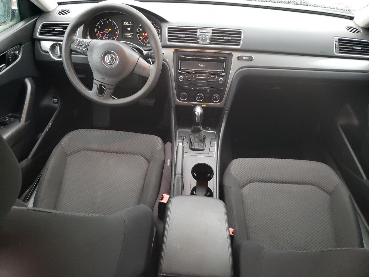 2013 VOLKSWAGEN Passat