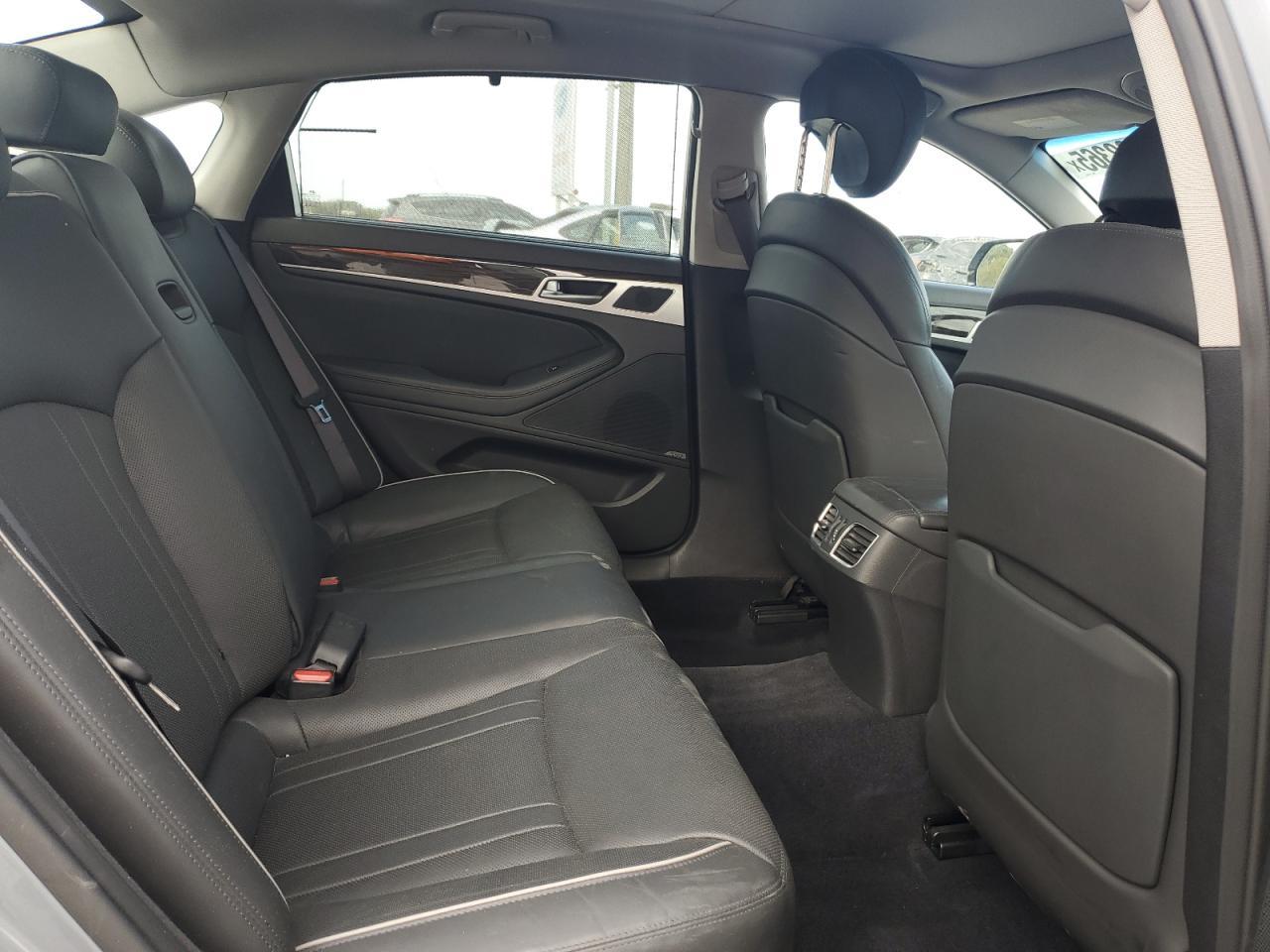 2015 HYUNDAI GENESIS
