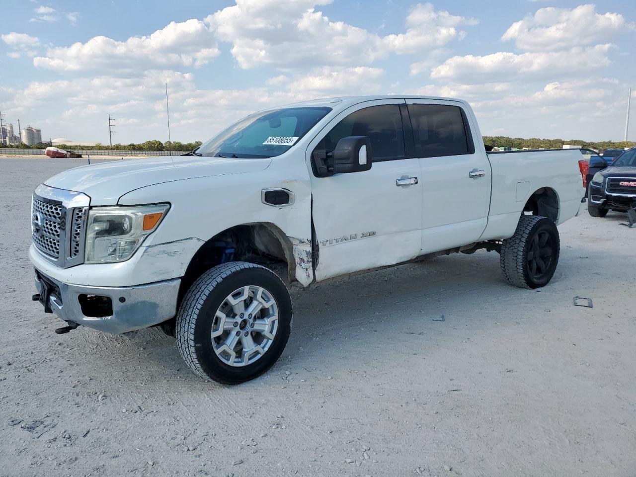 2017 NISSAN Titan
