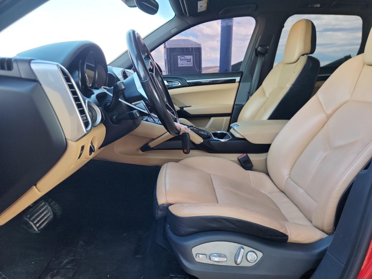 2016 PORSCHE CAYENNE