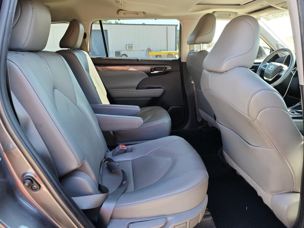 2022 TOYOTA HIGHLANDER