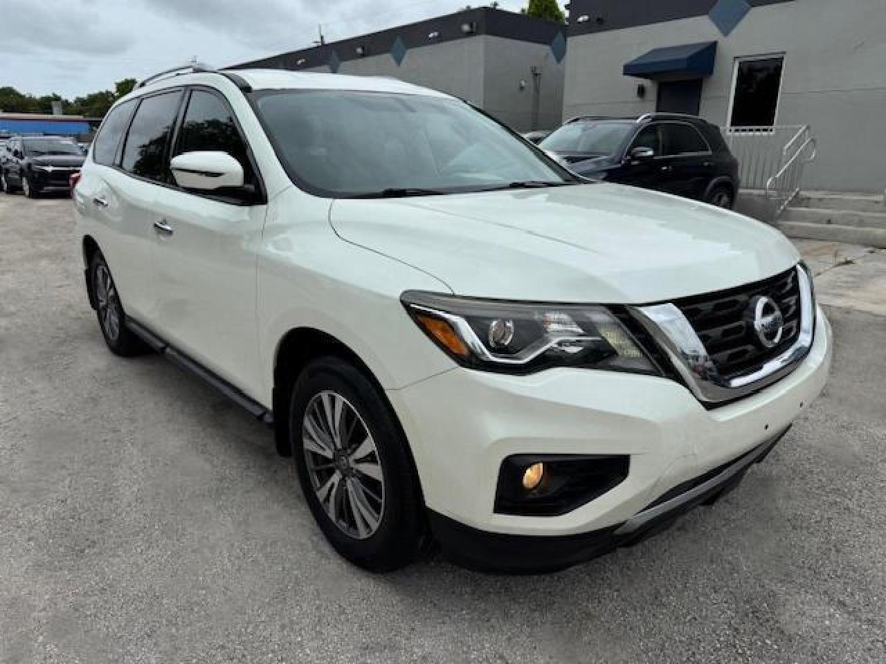 2017 NISSAN PATHFINDER