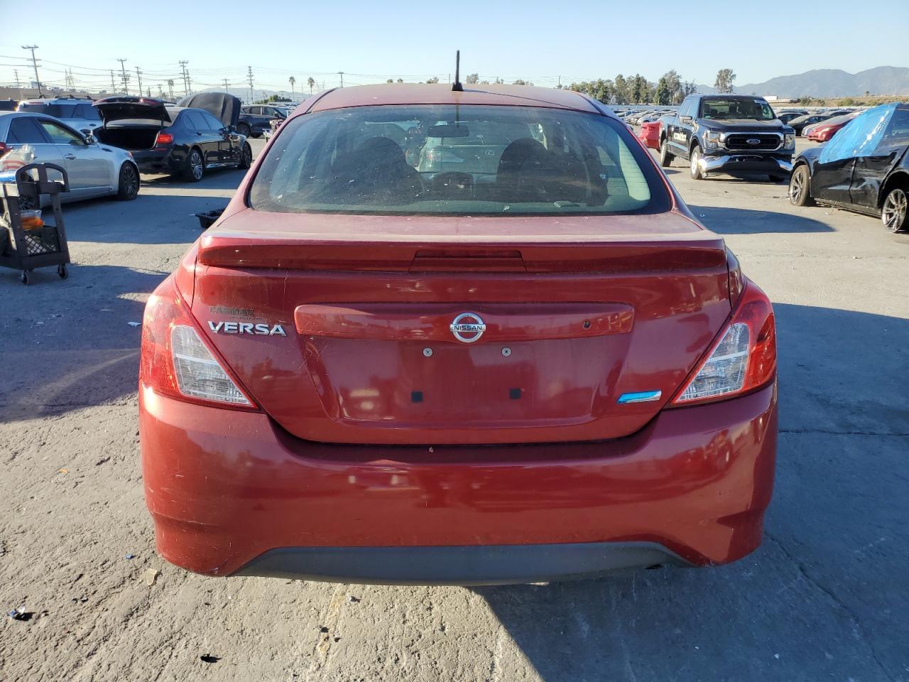 2015 NISSAN VERSA