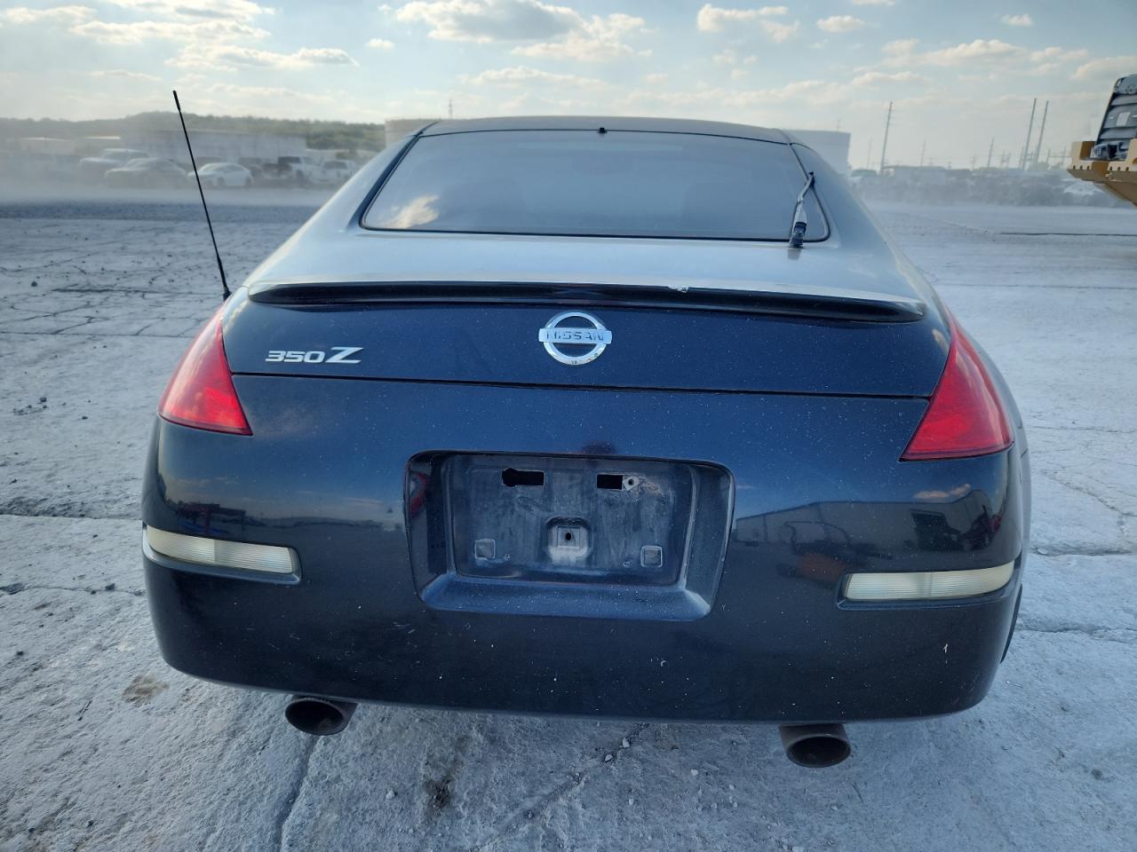 2004 NISSAN Z