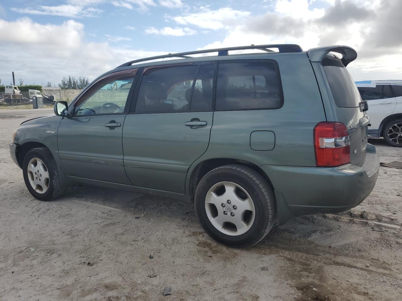 2004 TOYOTA HIGHLANDER