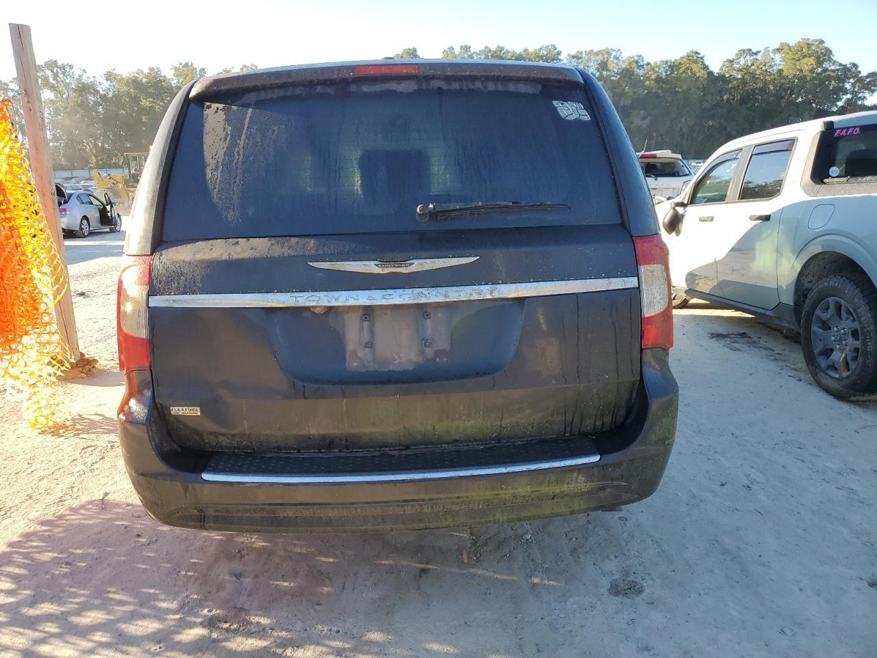 2014 CHRYSLER Town & Country