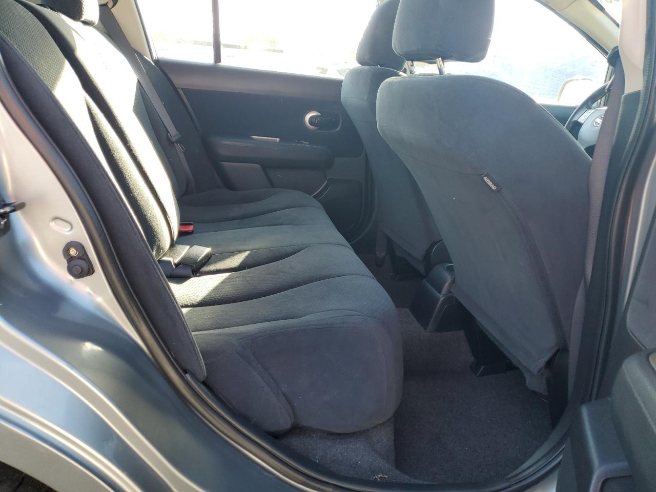 2011 NISSAN VERSA