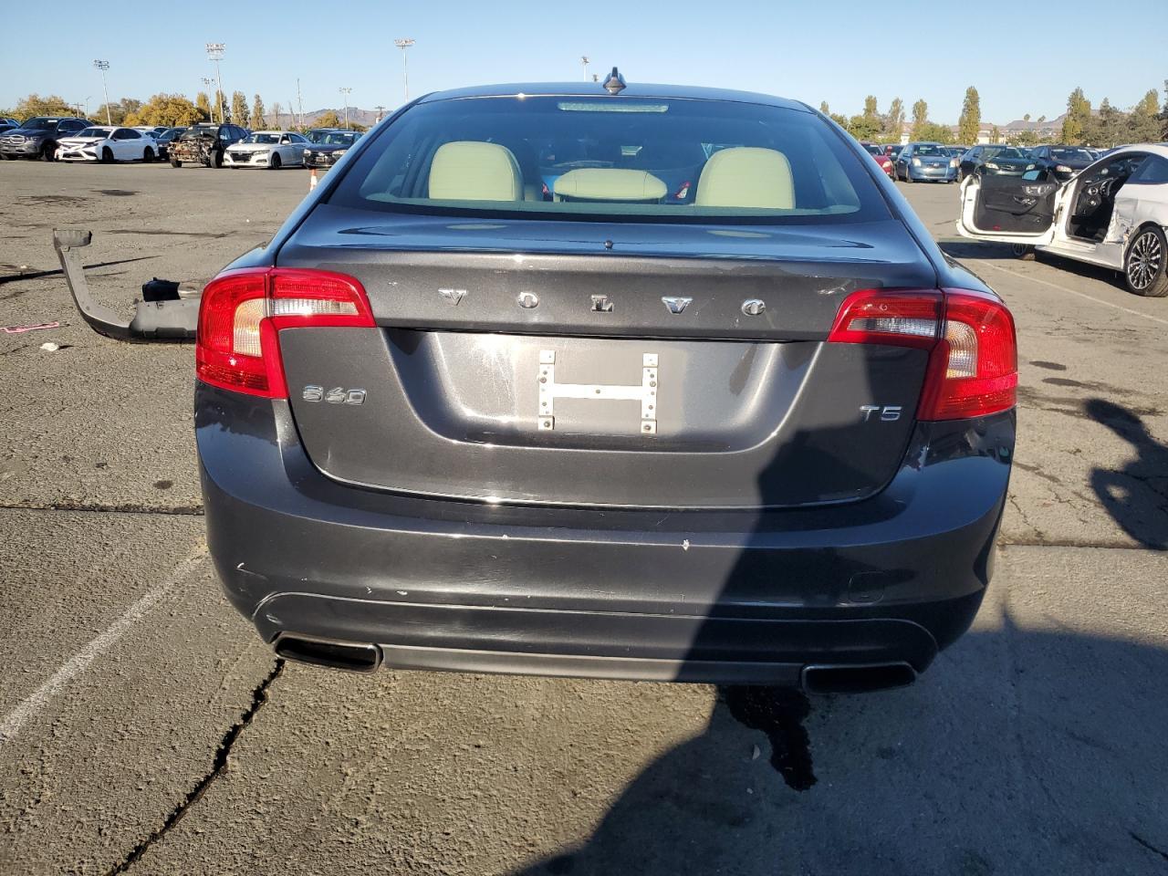 2015 VOLVO S60