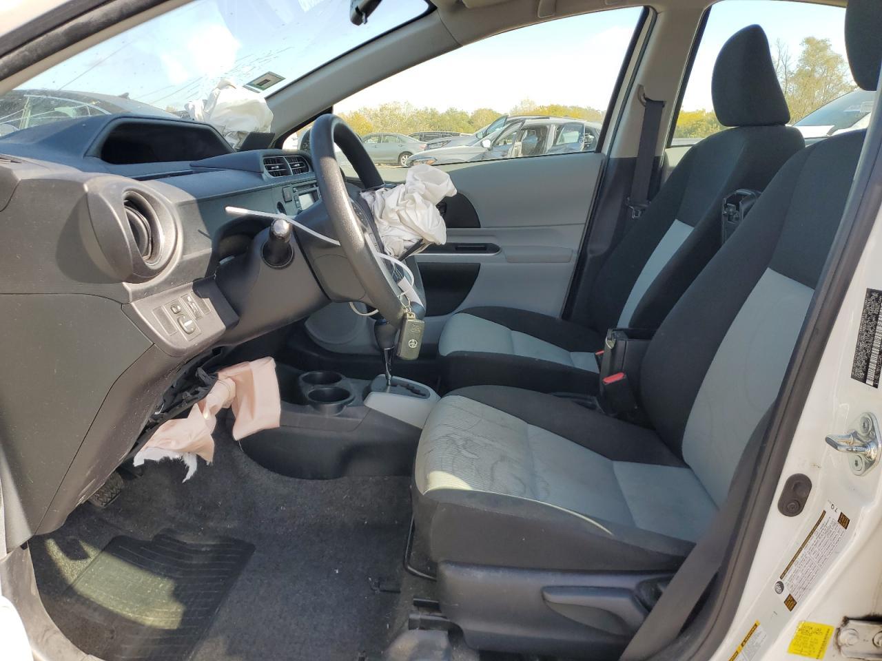 2014 TOYOTA Prius c