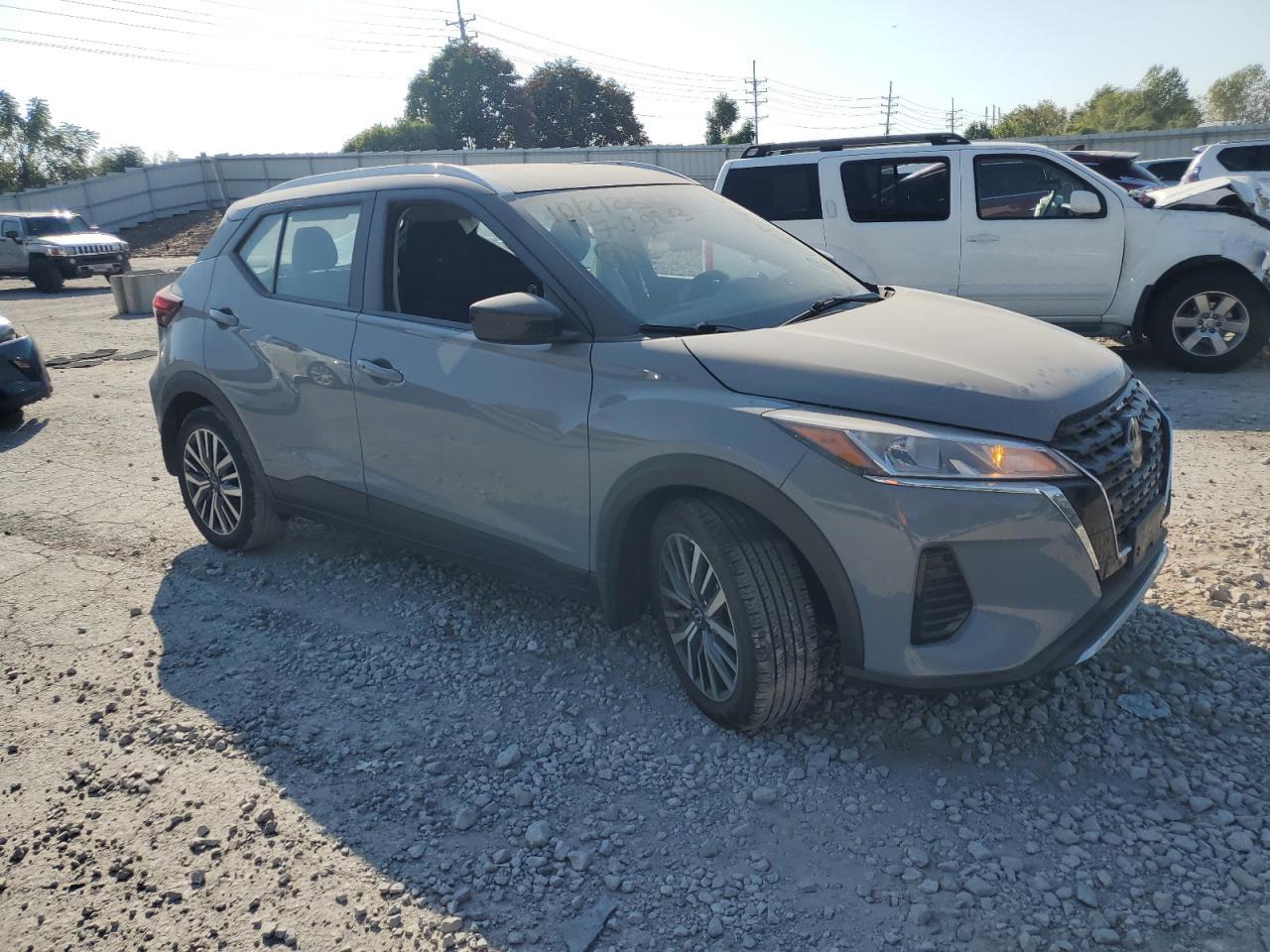 2024 NISSAN KICKS