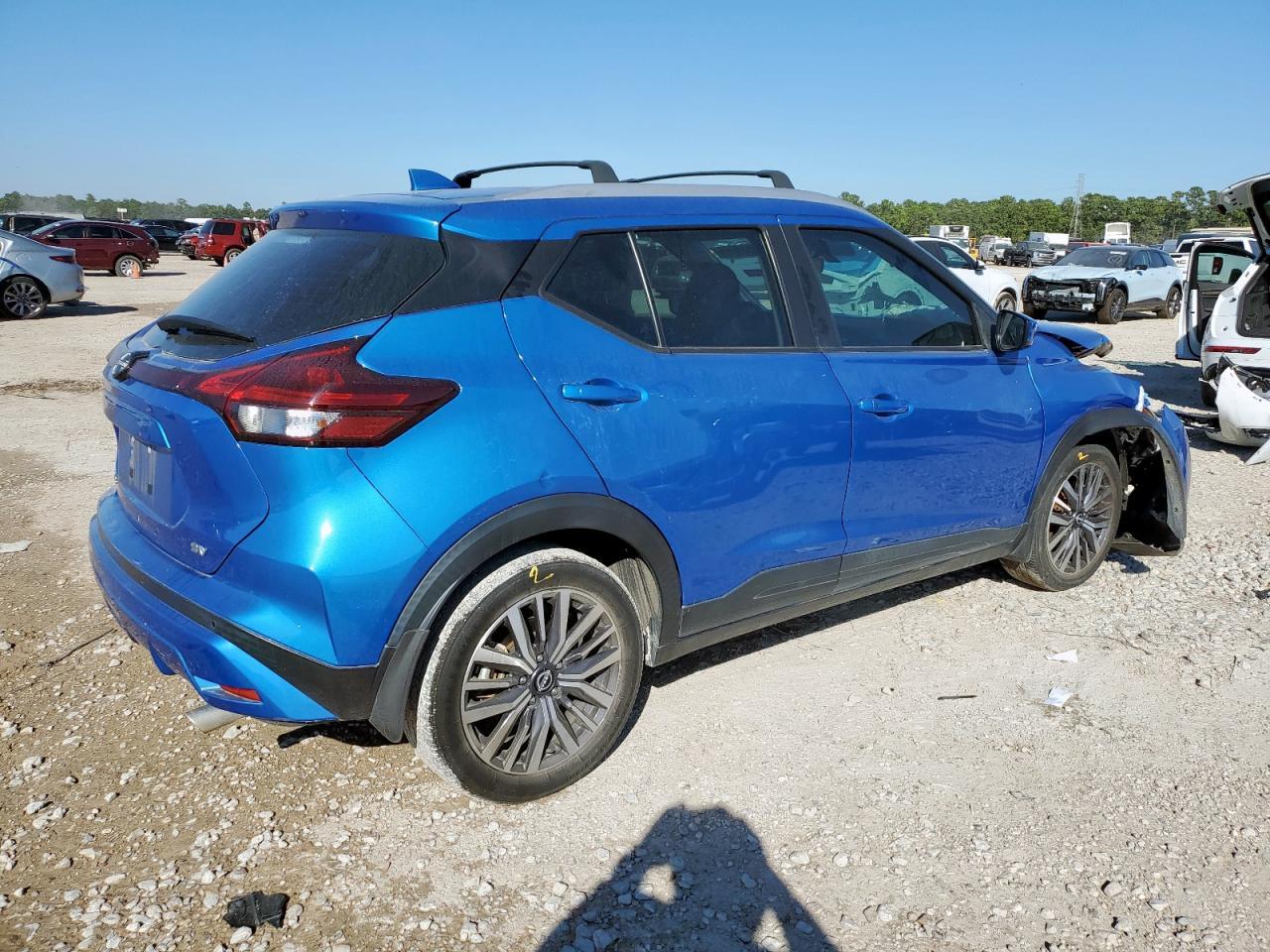 2023 NISSAN KICKS
