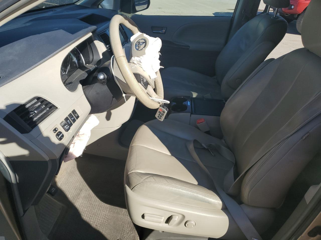 2014 TOYOTA SIENNA