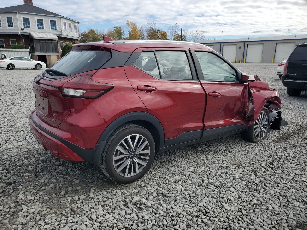 2024 NISSAN KICKS