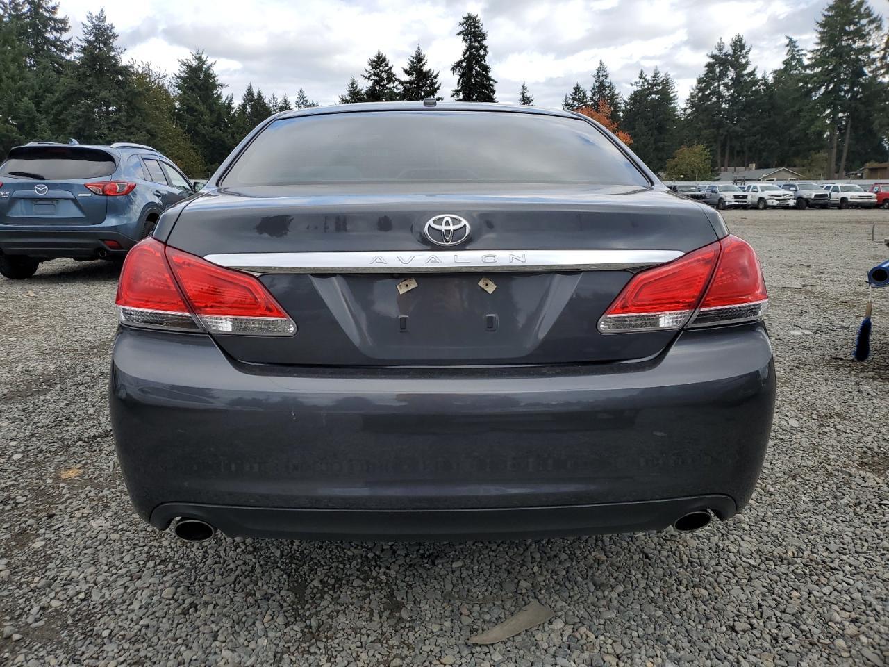 2011 TOYOTA Avalon
