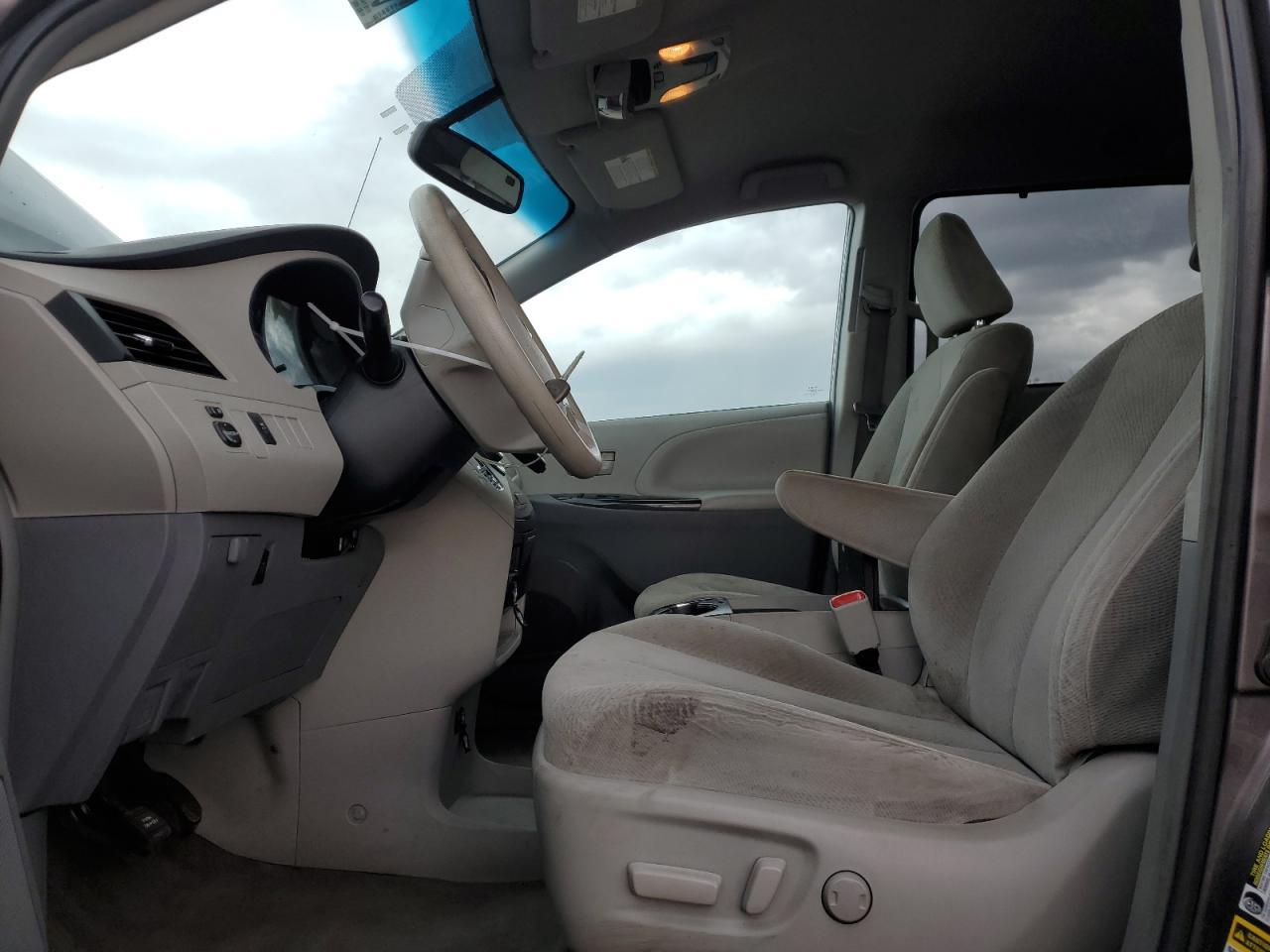 2013 TOYOTA SIENNA