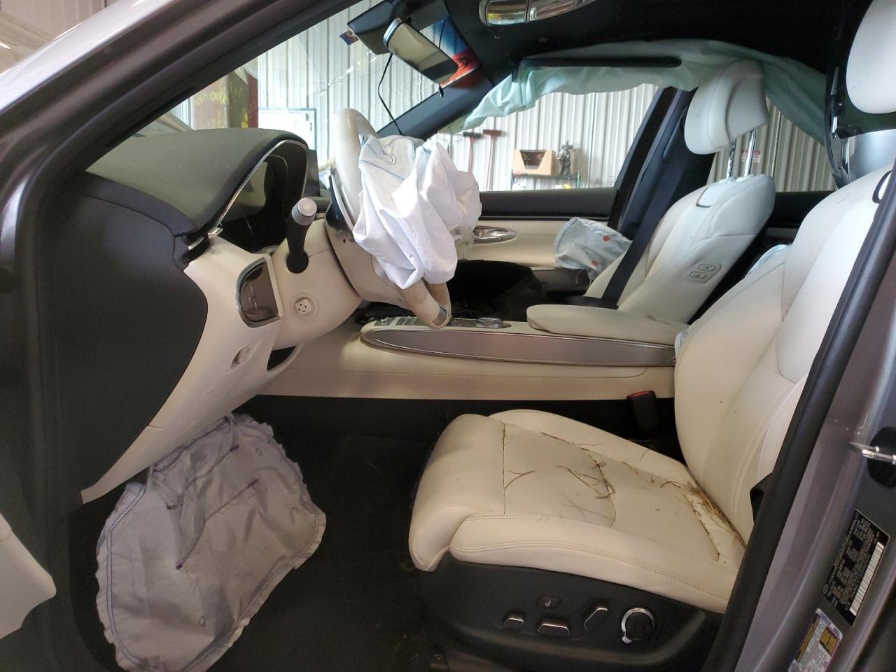 2025 GENESIS GV70