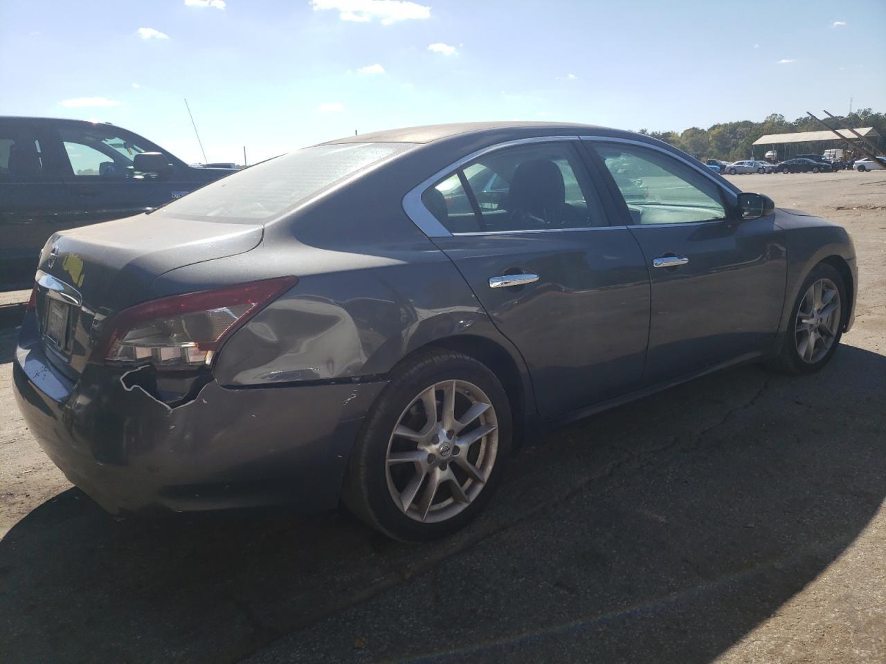 2011 NISSAN Maxima