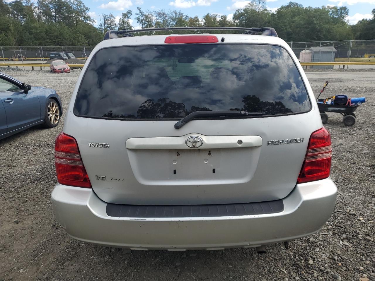 2002 TOYOTA HIGHLANDER